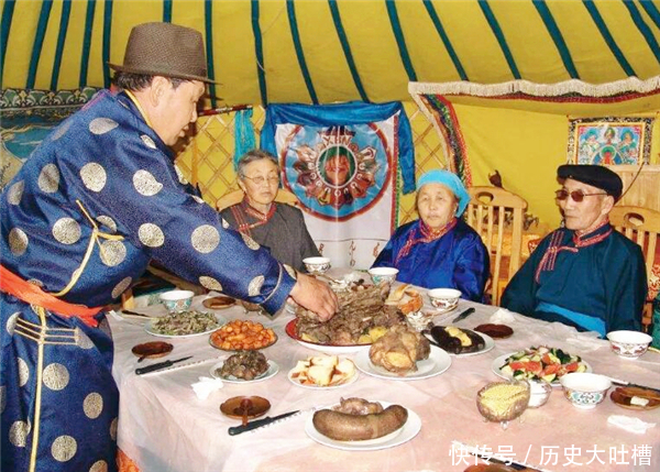 身份证$中国“最长”的姓氏考试时写名字都得急哭,身份证上完全放不下