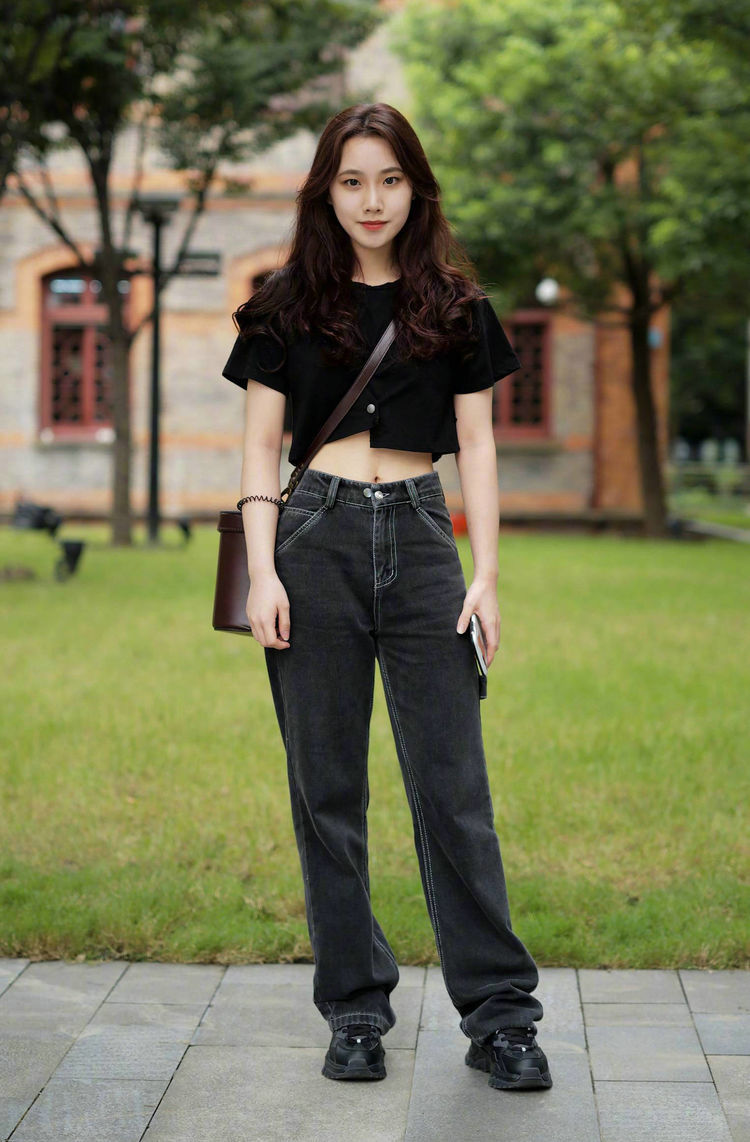 街拍|街拍：气质美女，纤细的身材，高挑有型，穿搭时尚美丽出众
