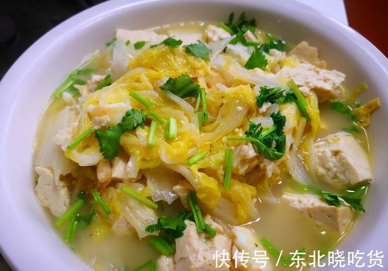 做白菜炖豆腐，好吃有秘诀，多加2样食材，汤汁奶白、香味浓郁！