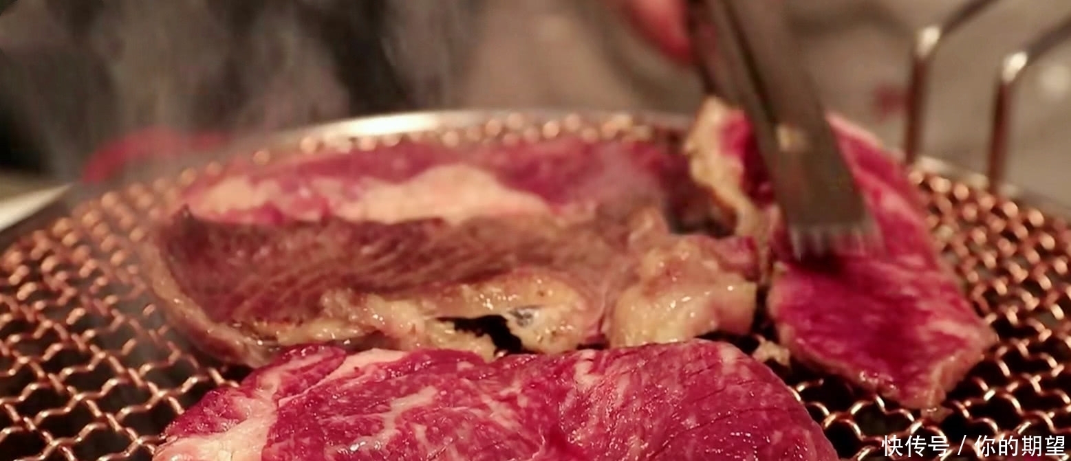 王一博上《天天向上》,大厨教耶波吃烤肉“秘籍”,真没被迫营业