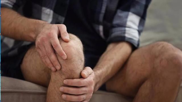 股四头肌|40岁男人绝对锻炼是什么么杠铃深蹲避坑指南,健腿促睾很容易