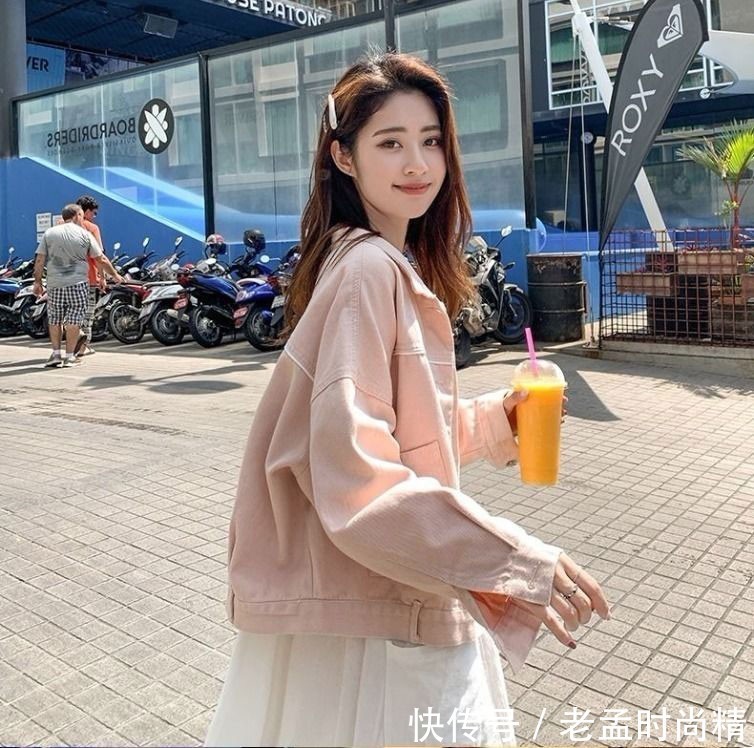 牛仔外套 春天开学季,“粉色”的穿搭,更为清新靓丽可爱动人