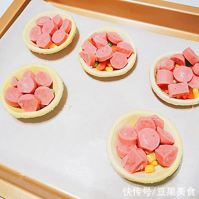 简单而迷你版披萨(蛋挞皮披萨)