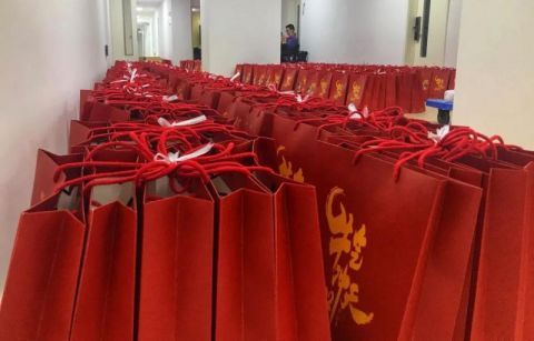 清华大学数千留校学生收到“新春福袋”