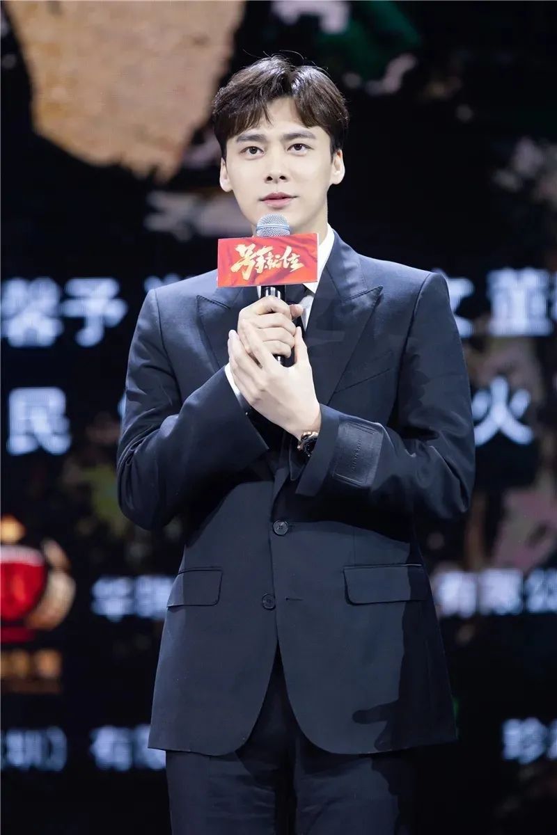 顶流偶像想卸包袱，李易峰剃个寸头就能成吗？