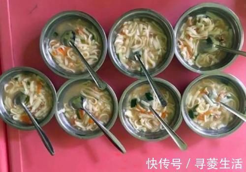 幼儿园|交着天价伙食费,孩子却吃着贫民餐,宝妈怒了:钱都花哪去了?