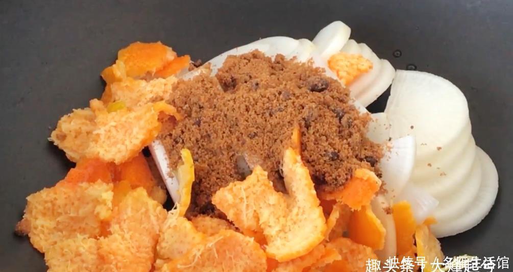 橘子皮不要扔,放锅里一煮,清甜可口营养美味,家人常喝对身体好