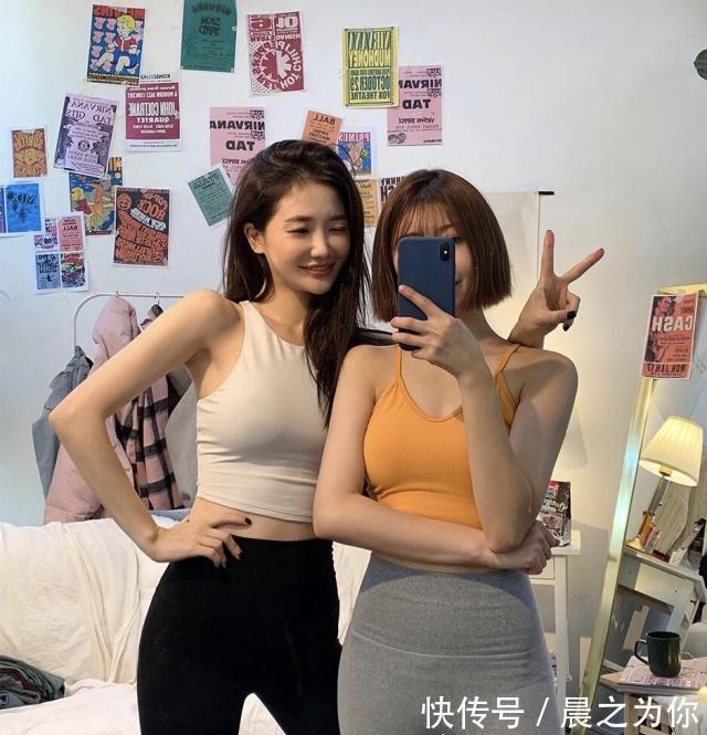 小白鞋展 打底裤美女，穿出格调气质，搭配简约的小白鞋展现出你的帅气