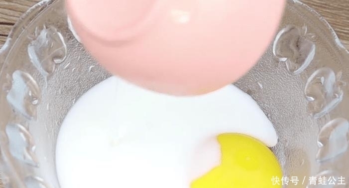 营养|分享一款猕猴桃酸奶蒸糕,甜香营养,好吃美味,不错的居家糕点