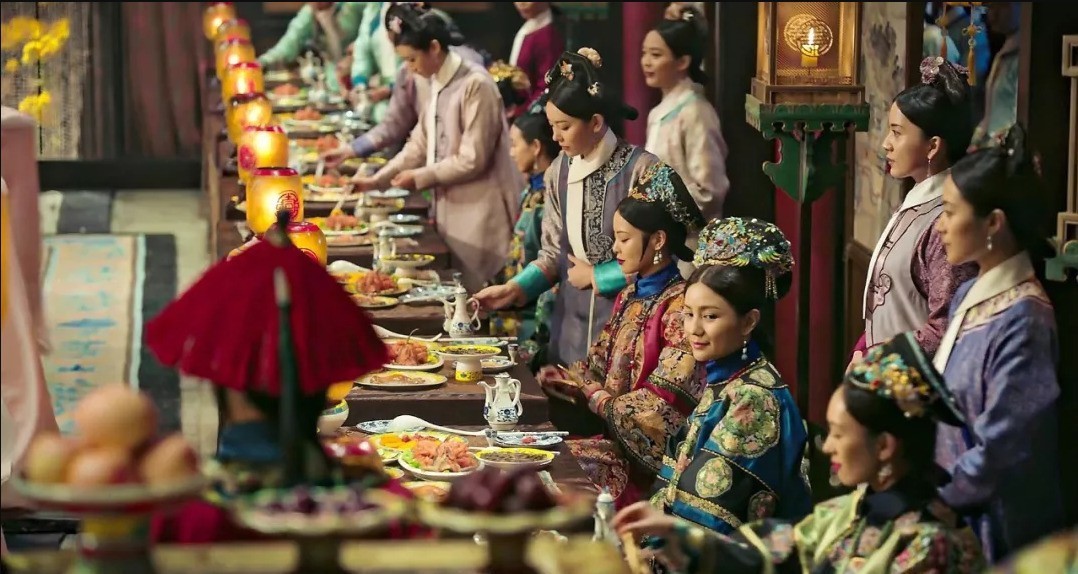 宫廷中|《甄嬛》《如懿》都没说清楚,清朝皇帝后妃每天吃什么?怎么吃?