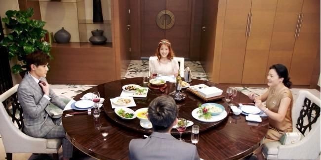 秀才$美女上联:膏可吃,药可吃,膏药吃不得,秀才对出下联抱得美人归