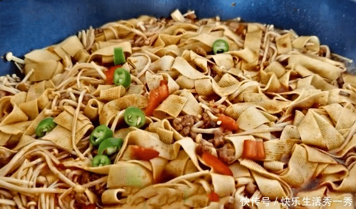 切成|夏天,多给孩子吃这菜,3块钱一斤,常吃补钙,促进骨骼发育