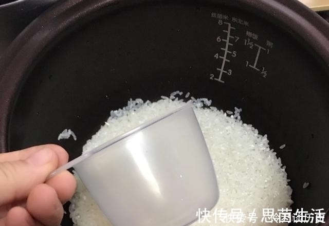 蒸米饭技巧:只要加了“它”,米饭香甜,奶奶用了一辈子,太实用