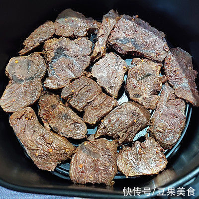 豆瓣酱|好吃到模糊的自制香辣牛肉干，怎么都吃不够