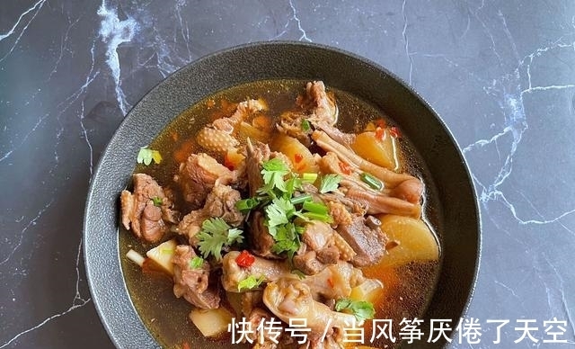 精灵|跟同事的午餐：3菜1汤配红枣饭，网友：眼馋，能再多添一双筷子吗