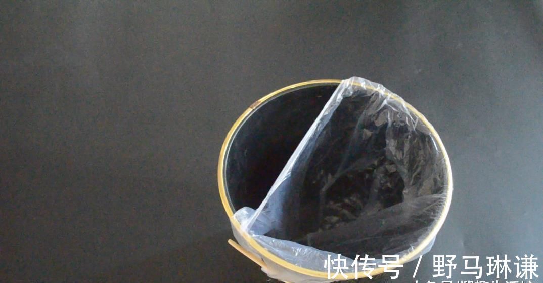烦恼|垃圾桶上放一根筷子, 解决了很多家庭困扰的烦恼, 看完赶紧去试试