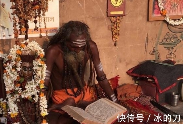 安得拉邦|印度女子躺地上,心甘情愿让人踩,只为求好孕?