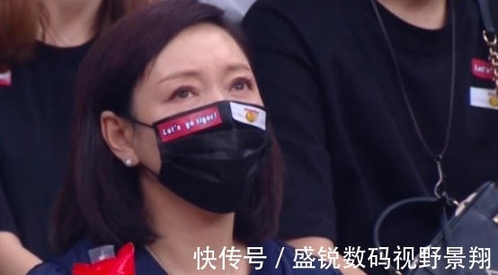 cb男篮惨败胡明轩却可昂首离开,高颜值妈妈不容易,曾怒斥场外谣言