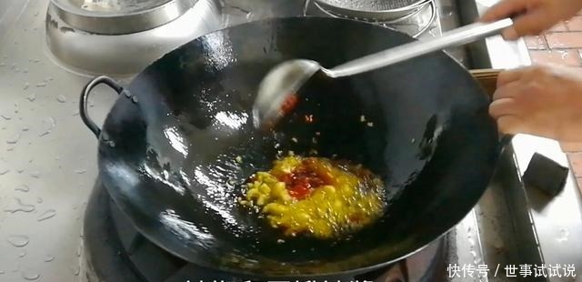 大厨将羊肉加这个一起烧,简单易学,香辣开胃,好吃停不住嘴!