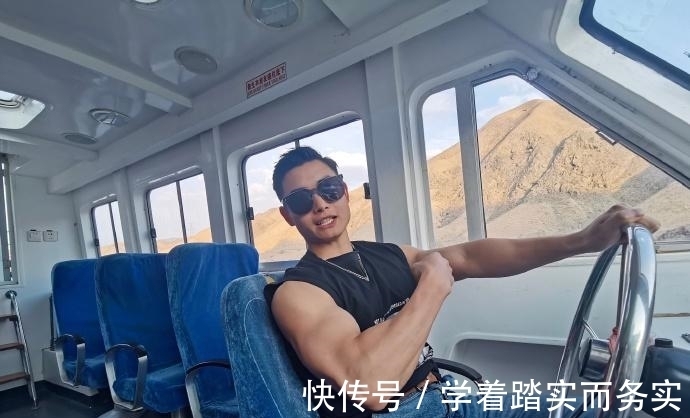 学霸|四川师范大学肌肉学霸，24岁健壮大长腿，这霸气麒麟臂胸肌也太可了！