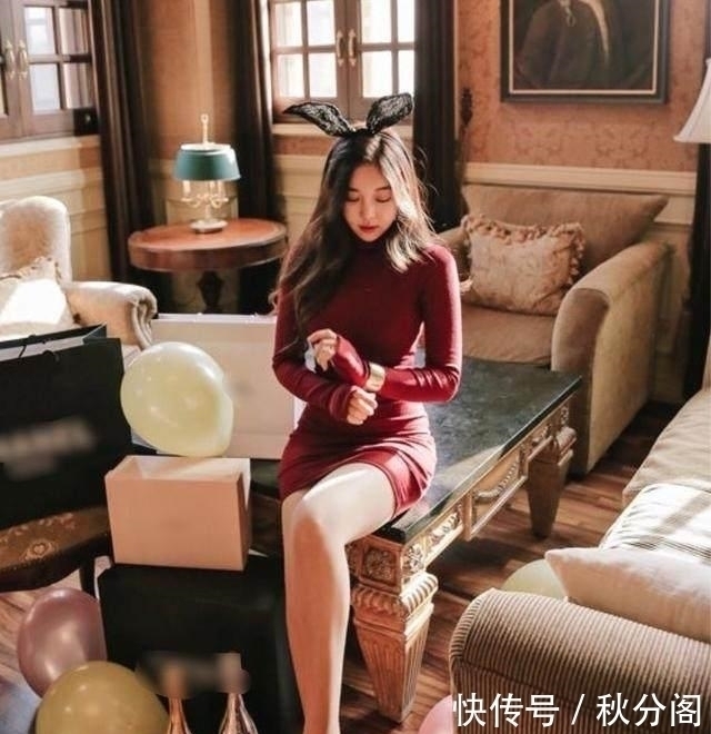 高跟鞋 时尚甜美的小姐姐,包臀裙展现曼妙身影,潮流感十足