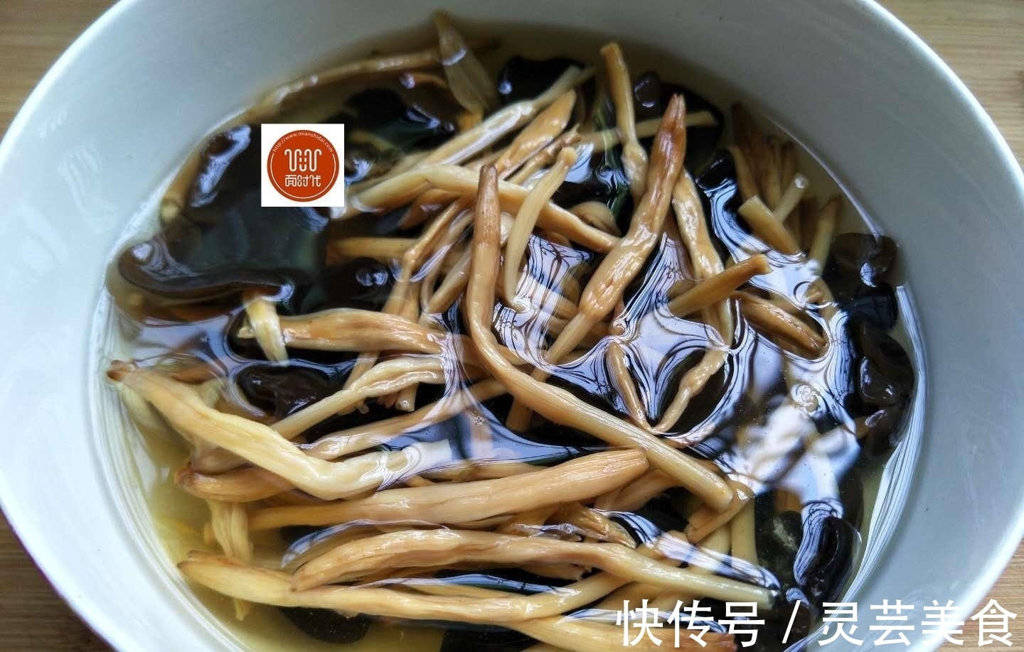 黄花菜|女人不要错过这菜,甩肉吸脂瘦肚子,吃着吃着就瘦了,关键还便宜