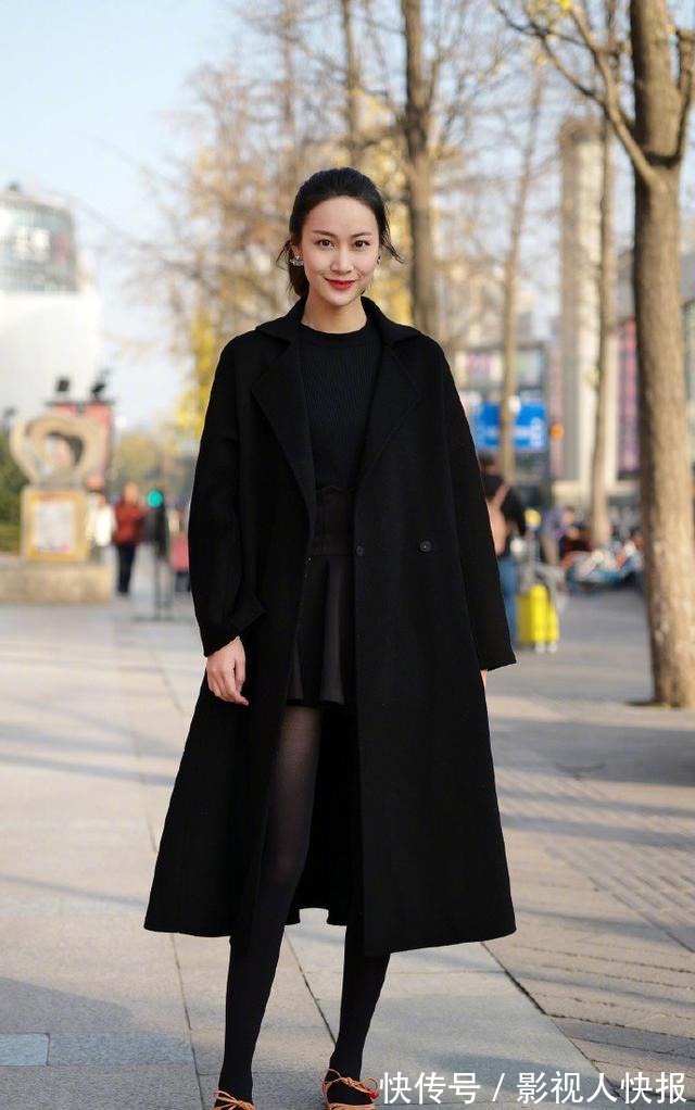 搭配 大衣下面尽量少配运动鞋,现在流行这样穿,时髦又能显气质!