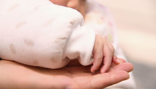 奶粉|夏季给宝宝泡奶有讲究:到底用温热水还是凉白开,妈妈内心要有数