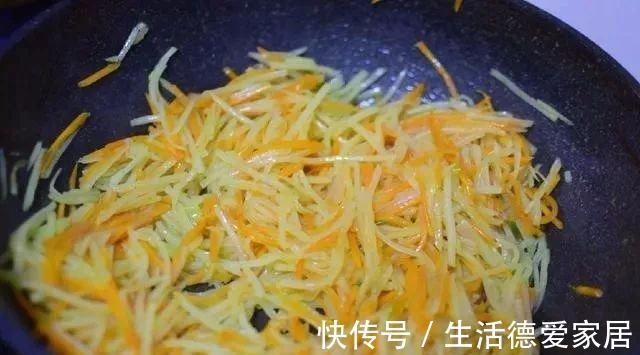 土豆丝|土豆丝卷饼，一锅做十几张，几分钟就搞定，省事~