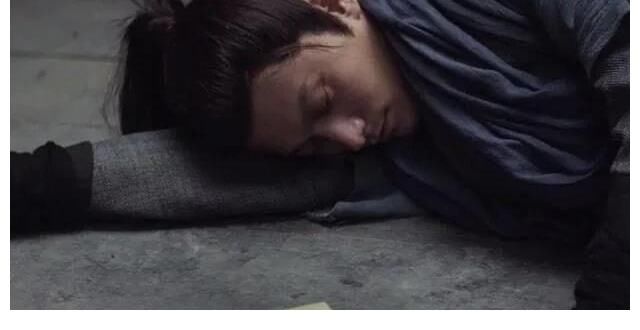 别让烂片导演“祸祸”钱！李成儒爆批梁龙：你不要做导演，唱歌去