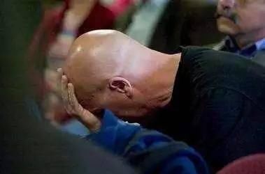 人说|父子双双肠道长满肿瘤,妻子瘫坐在地,医生这玩物真是害人不浅