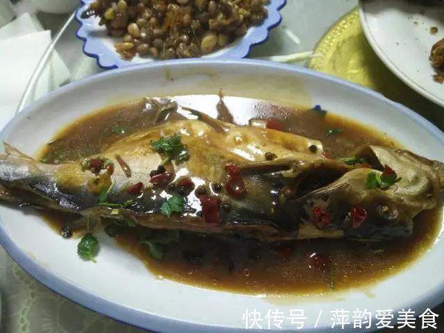 农村|和婆婆去农村吃满月酒,随礼500元,菜上桌后,抠门婆婆:亏大了