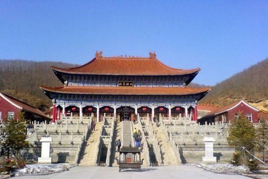 亚洲最大女尼寺，僧人浇花种菜，游客斋饭免费吃