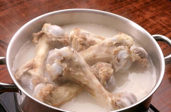 孩子|3岁的男孩经常喝妈妈做的汤,几乎停止发育儿科医生瞎胡闹