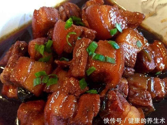 炖肉时,别只用清水炖,多加2样料,炖好的肉软嫩入味,香气扑鼻