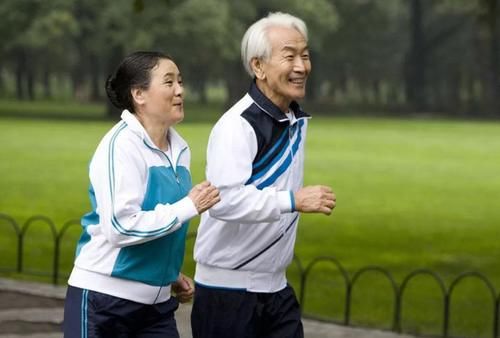 中老年人|年龄越大,越要多走路?60以后,每天走多少步最合适,建议参考下