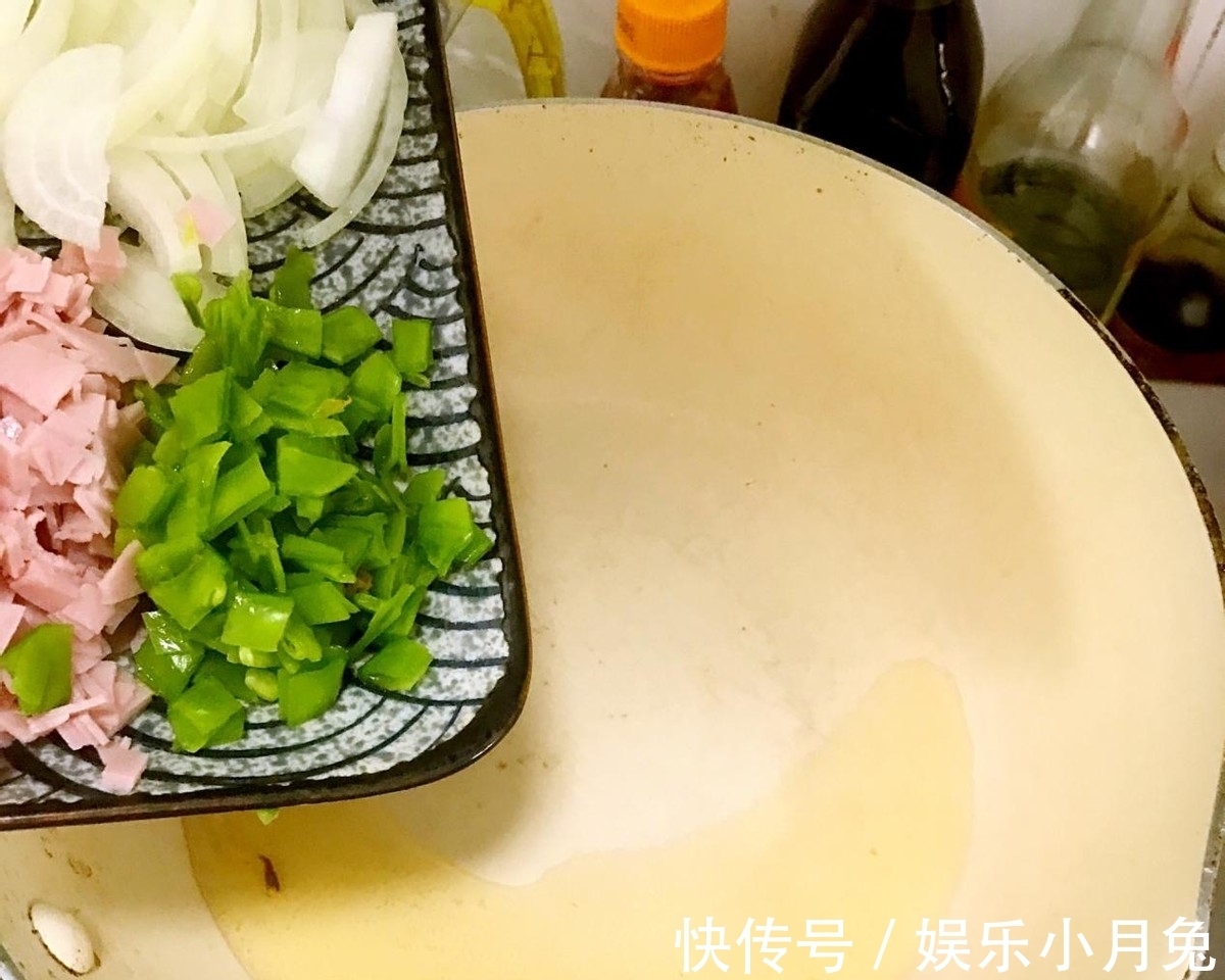 洋葱|鸡蛋，洋葱，土豆放在一起会碰撞出怎样的美味？没吃过的试试