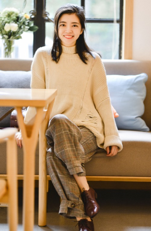 小姐姐 基础款毛衣怎么穿出高级感?看看这些保暖舒适的穿搭,精致洋气