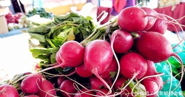  秋冬的萝卜又好吃又便宜，买一堆大萝卜做泡菜，腌萝卜干，美味