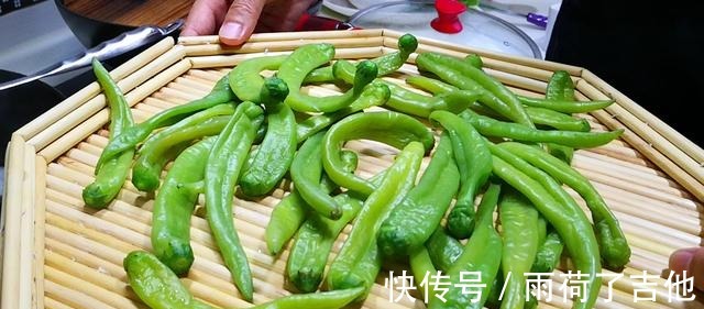 辣椒蒂|入秋啦,遇见此菜别手软,一次性买10斤,一煮一晒,又香又下饭!