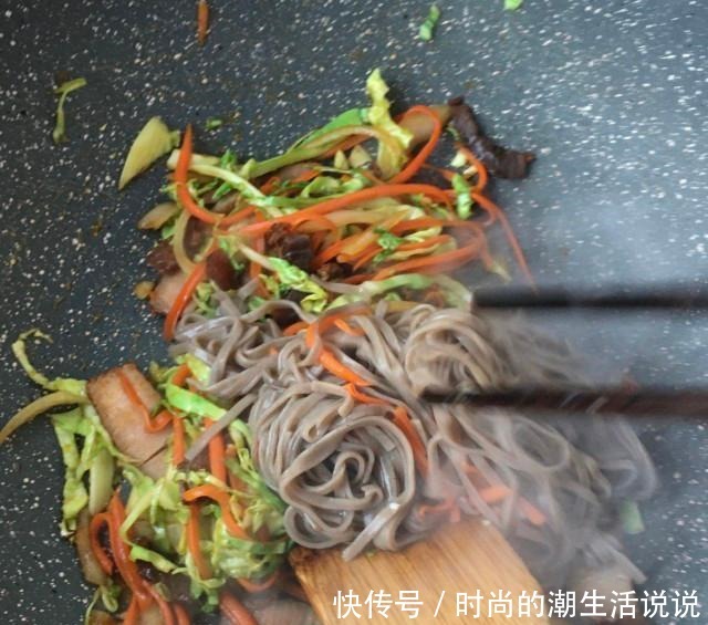 烧驴肉炒面,味道比鲜肉做的更入味