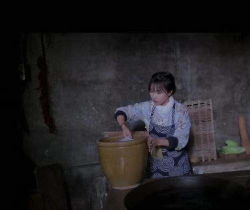 酱油|谁说酱油鸡太油腻?看到李子柒制作的成品后,网友:我也想用酱油做一道佳肴