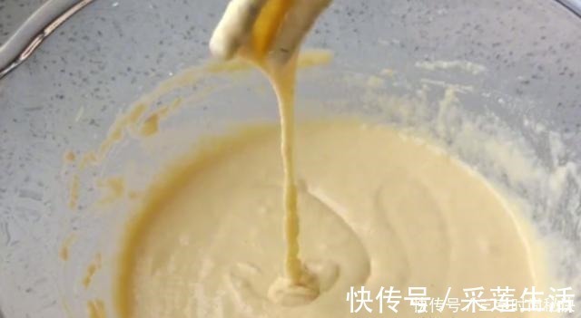 面糊|一碗玉米面两个鸡蛋,简单一搅,放锅里一蒸,比蛋糕还好吃