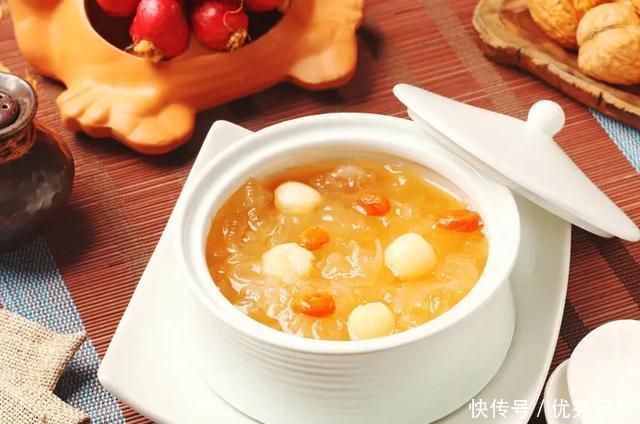 记住|炖银耳时,20分钟就出胶,记住这4招,汤汁黏稠,天冷要多吃