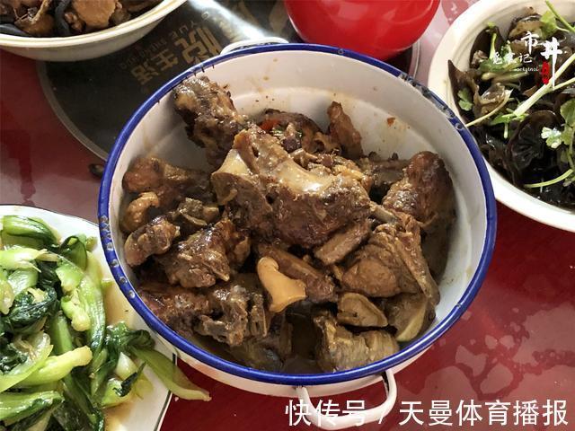 财神|大年初二回娘家拜年,十道菜多年未变,夫人说贵客来了才能吃上