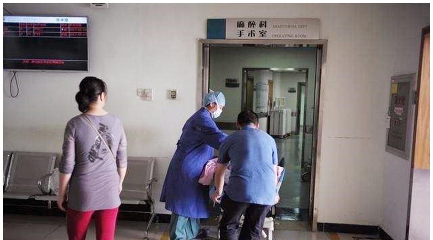 产房|从护士手里接过新生儿的,最好不是这4类人,否则宝宝后期得遭罪