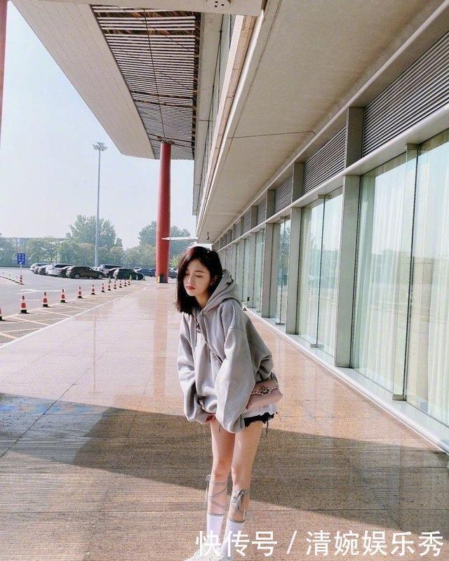 穿什么鞋都搭袜子,这波夏日反季穿法太奇特明星纷纷上身示范