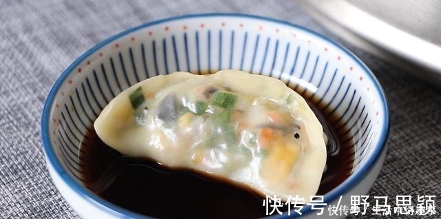 这才是素馅饺子最好吃的做法,教你调馅秘方,吃起来比肉饺子都香