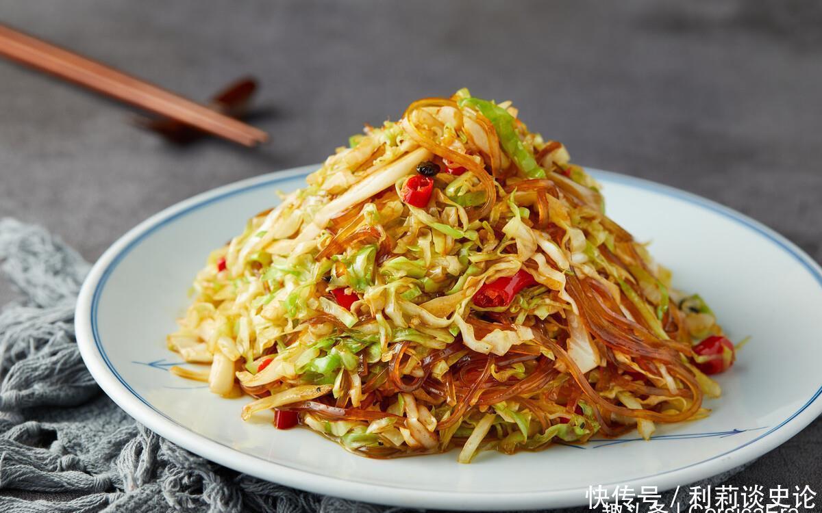 炒粉丝，最忌焯水后直接炒，多做1步，粉丝根根顺滑，还不结团