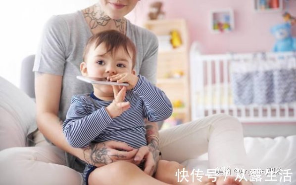 陪伴|婴儿谁带就跟谁亲？孩子建立依赖感也有“黄金期”，错过很难弥补